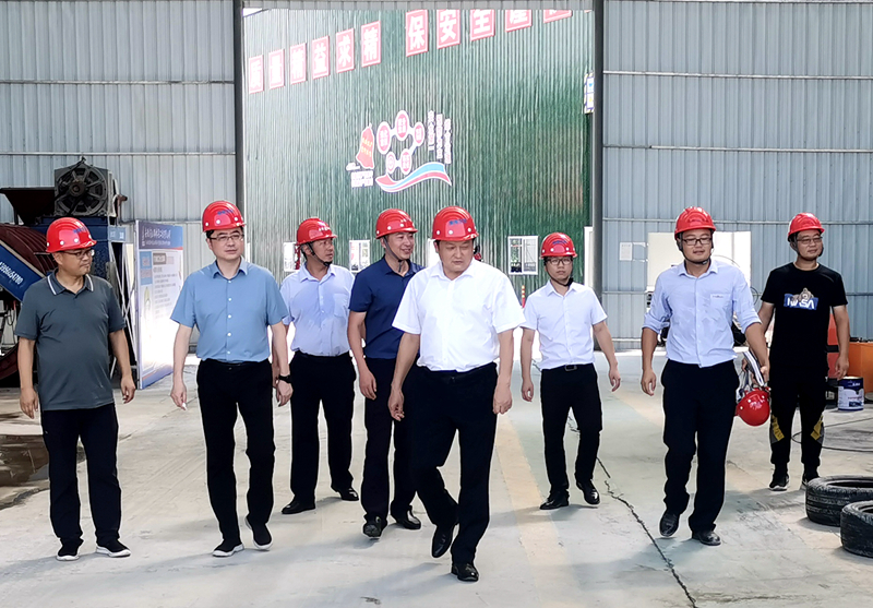 淮南市交通運(yùn)輸局黨組書記、局長(zhǎng)李輝到S16合周壽縣預(yù)制標(biāo)檢查指導(dǎo) - 副本